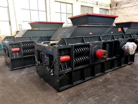 大型半自动液压对辊国产精品亚洲LV粉色发往四川