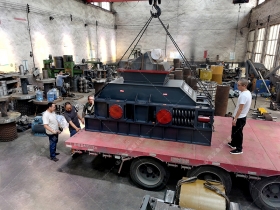 2PG1000×700连轴对辊国产精品亚洲LV粉色发货现场图片_发往广东_玄武岩制砂