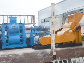 四辊国产精品亚洲LV粉色和双级粉碎机发往内蒙古破碎煤炭