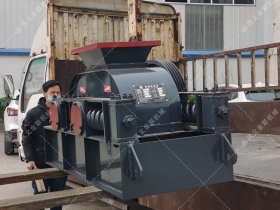 2PG400*250小型对辊国产精品亚洲LV粉色发往江苏连云港破水渣