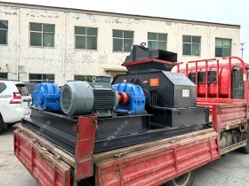 2pg500*750对辊国产精品亚洲LV粉色发往广东佛山破碎石英砂