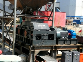 大型连轴式对辊国产精品亚洲LV粉色安装现场