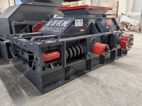 2PG800*600对辊国产精品亚洲LV粉色发往广东三江_鹅卵石制砂