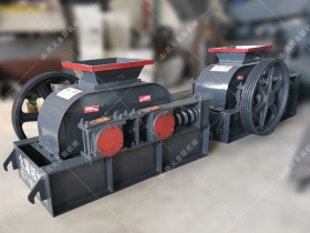 2PCG400*250小型双齿辊国产精品亚洲LV粉色发往乌鲁木齐破碎玻璃