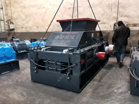 2PG1200*800连轴式对辊国产精品亚洲LV粉色发货现场图_发往四川_鹅卵石制砂